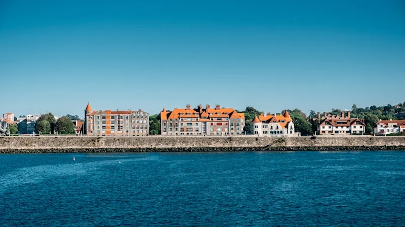 Tejados de Portugalete junto a la ría