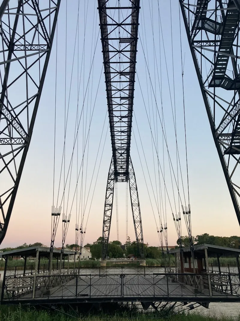 Puente Bizkaia, torre de hierro sobre la ría del Nervión en Portugalete